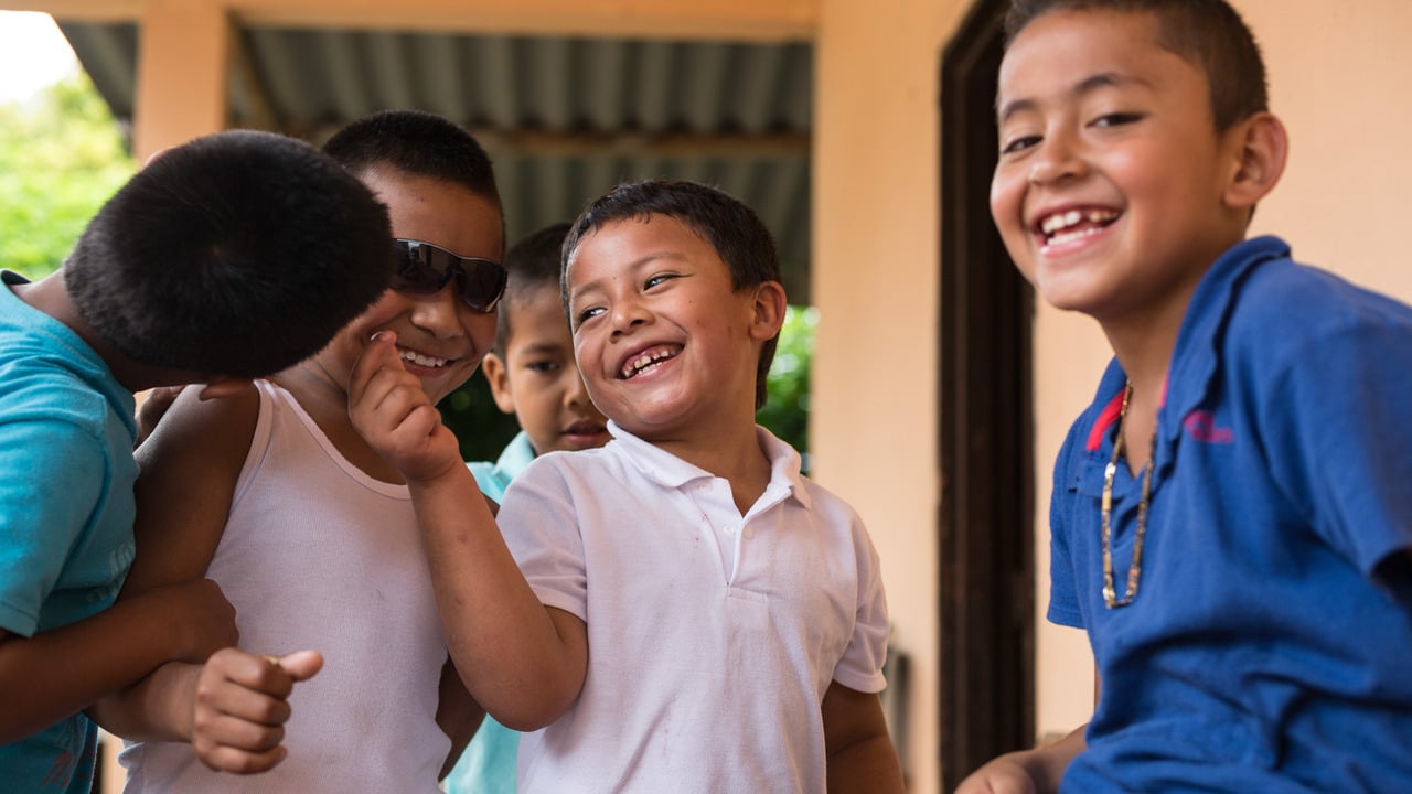 Des enfants qui jouent en Colombie.