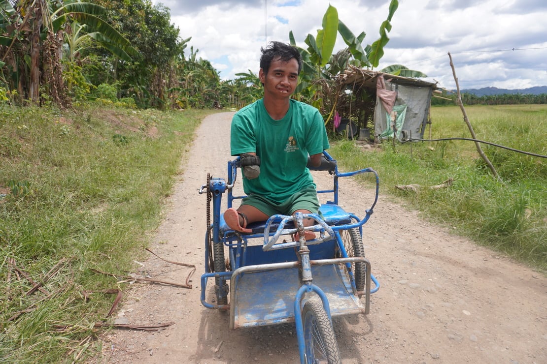 JD vit dans la région de Compostela, dans la province de Davao de Oro, aux Philippines. Il a été fortement impacté par les récentes inondations qui ont eu lieu dans la région en février dernier.