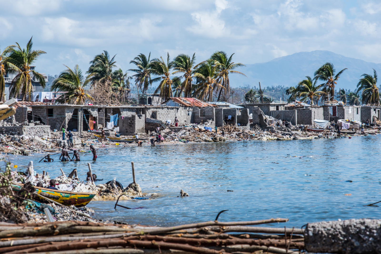 Maisons à Cayes dévastées par l'ouragan Matthew en 2016 à Haïti Maisons à Cayes dévastées par l'ouragan Matthew en 2016 à Haïti